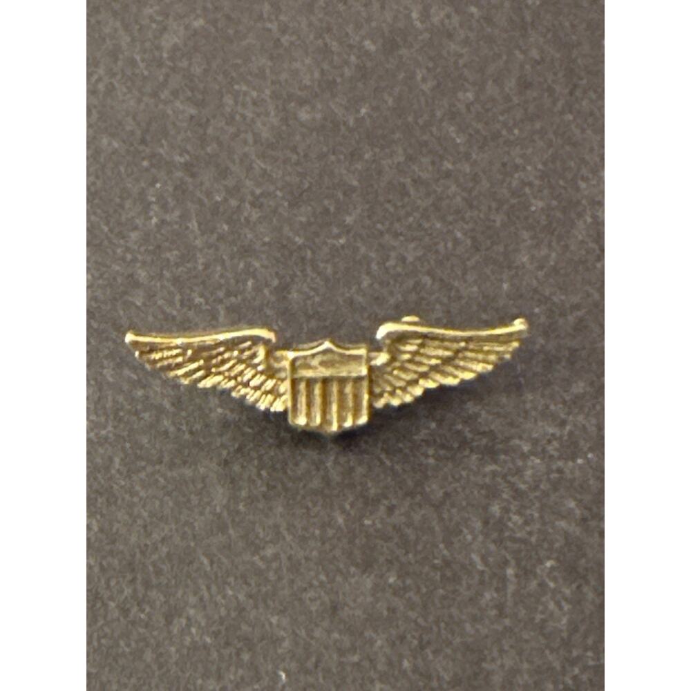 VTG Mini Aviator Wings Pin Gold Tone Pilot Souvenir Lapel Pin Military Style